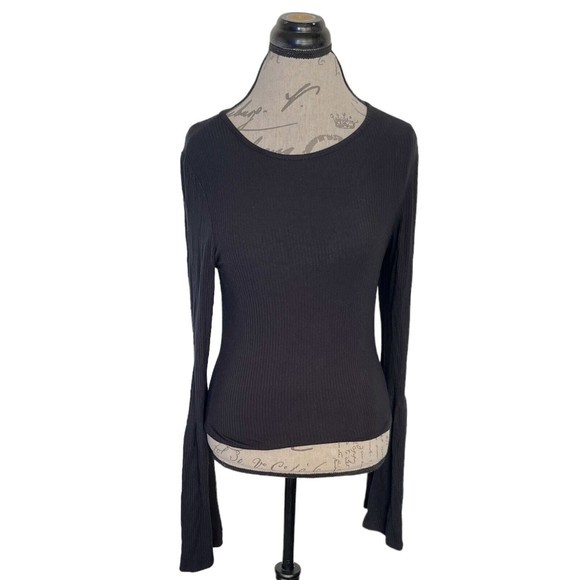 Emma & Sam Womens Blouse Sz Medium Black Ribbed Bell Sleeve Stretch Casual Night - Picture 1 of 12